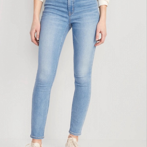 Women’s Old Navy Rockstar Super Skinny Mid Rise Jeans in light wash, size 14 - Picture 4 of 11